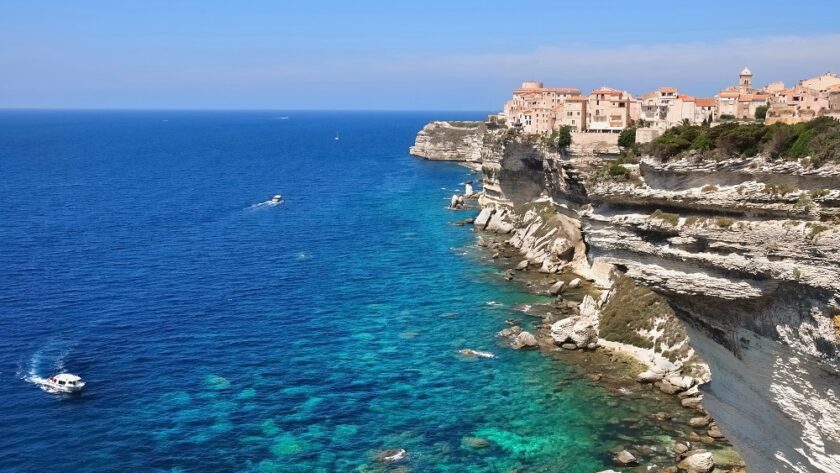Tourisme en Corse : un mois de juillet 2023 meilleur qu’en 2019, mais mitigé