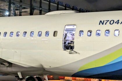 Un avion Alaska Airlines perd sa porte en plein vol, les trois-quarts des MAX 9 cloués au sol