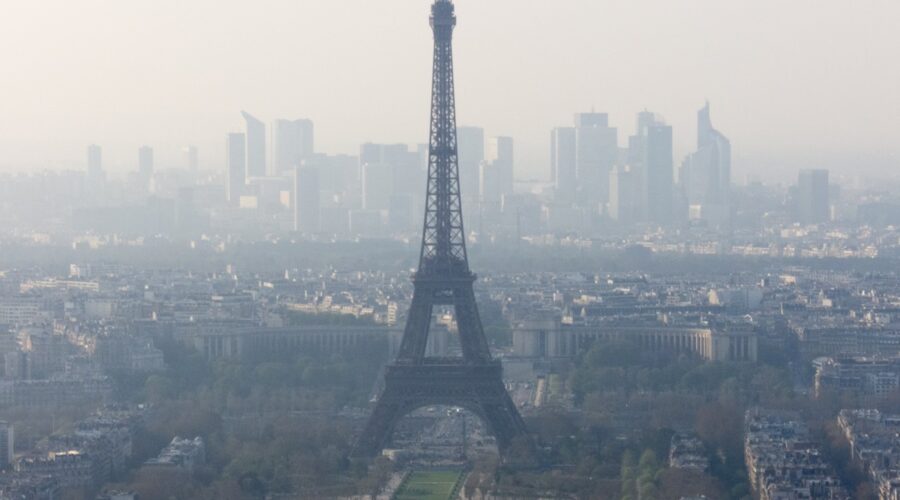 Santé, bruits : les riverains de 5 aéroports appellent à plafonner les vols