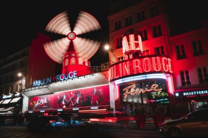 Paris : les ailes du Moulin Rouge s’effondrent